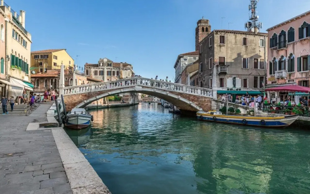 Palazzina Canal - Experience and Enjoy 5 Elegant Bedrooms