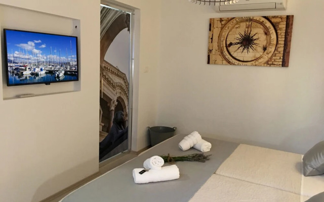 Central Split Apartments And Rooms Paese