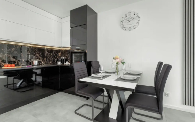 Apartment With Parking by Renters