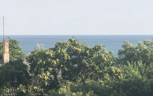 Apartment Revolyutsii 16