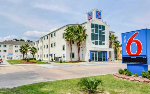 Motel 6 Biloxi, MS - Beach