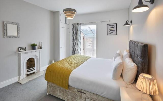 Host Stay One Mulgrave Place