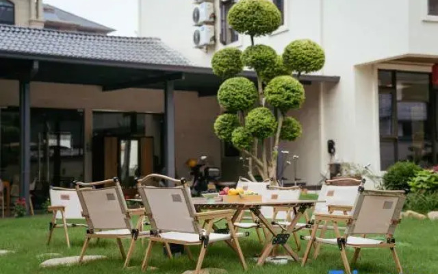 One village, one courtyard homestay