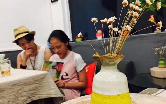 Zhaohuaxishi Youth Hostel