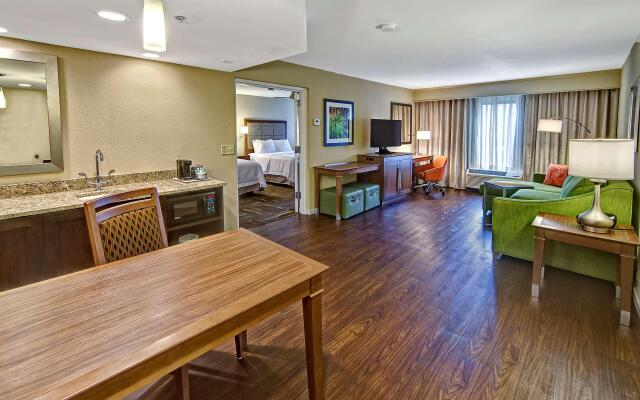 Hampton Inn & Suites Asheville Airport
