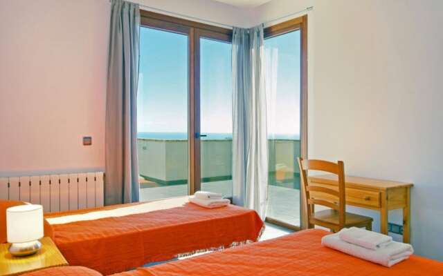 Villa - 4 Bedrooms with Pool, WiFi and Sea views - 104976
