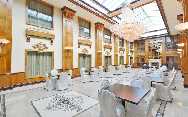 Woodbine Hotel and Suites