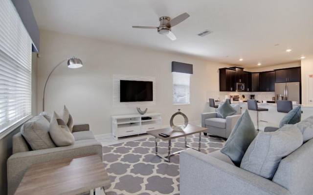 9BR 5BA ChampionsGate Pool Home