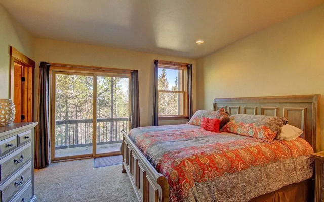 Maggie Point 3 Br condo by RedAwning