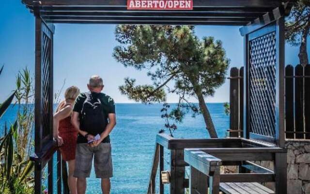 Stunning Olhos do Mar Apt, Albufeira