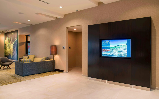 Courtyard by Marriott Holland Downtown
