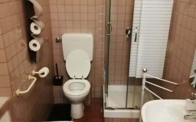 Appartamento a Invrea Posto Auto Incluso