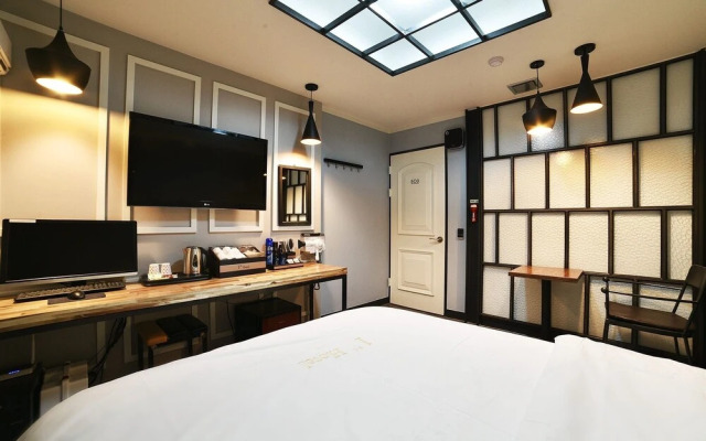 Yeosu 1st Avenue Hotel