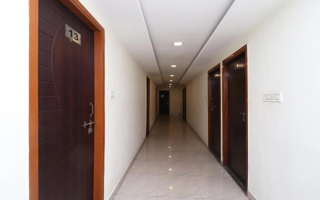 OYO 13214 Hotel Metro 7x11