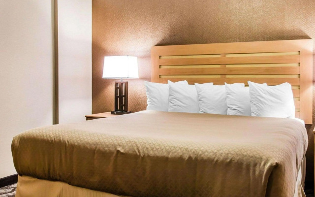 Quality Inn & Suites Warren - Detroit