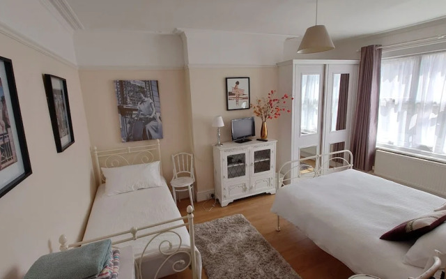 Gorgeous 4-bed House in Bexhill-on-sea, sea Views