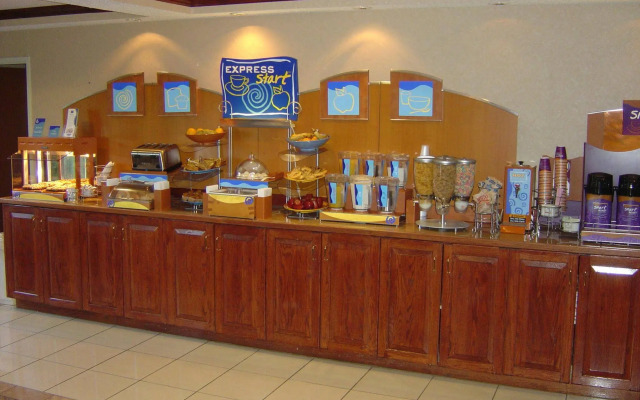 Holiday Inn Express Hotel & Suites Reidsville