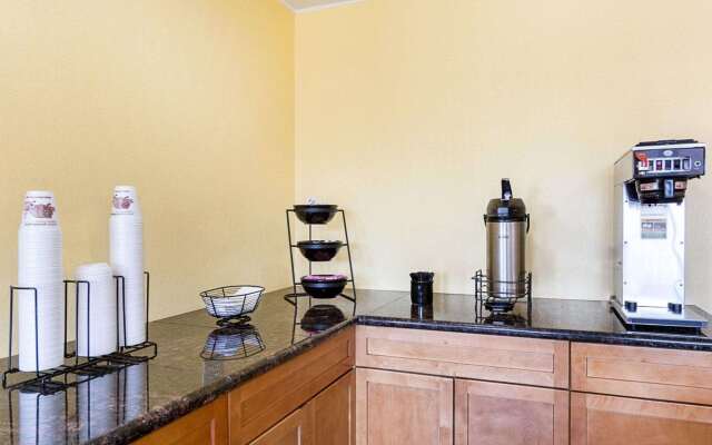 Rodeway Inn Joint Base Andrews Area