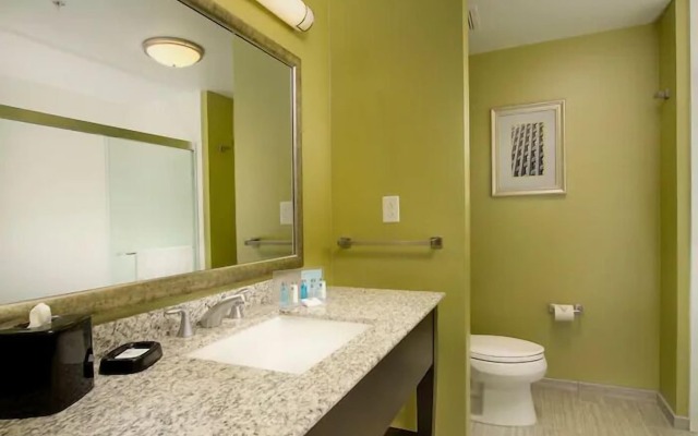 Hampton Inn & Suites Buffalo Airport