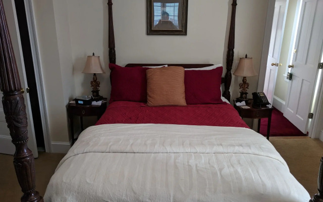 Almondy Inn