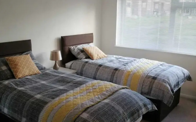 Gatwick Apartments, Direct Link to London