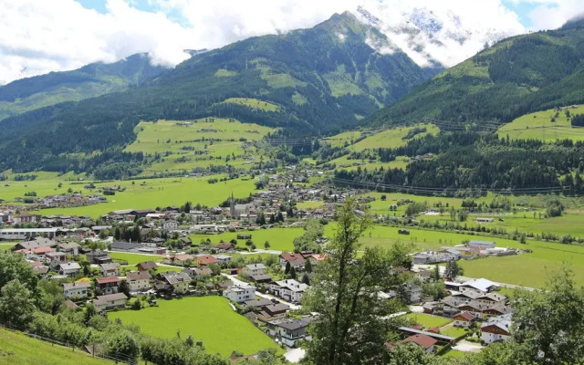 Spacious Chalet in Niedernsill near Skiing