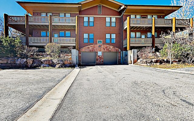 Contemporary Alpine Getaway W/ Wraparound Deck 1 Bedroom Condo