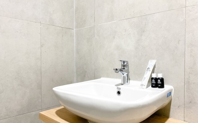 Minimalist And Strategic Studio At Pollux Chadstone Apartment