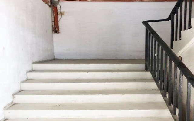 SPOT ON 90112 Semporna Bee Hive - Hostel