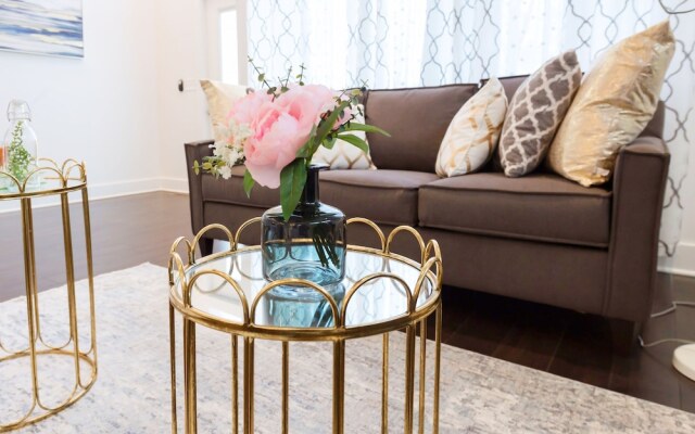 Sanitized Newly Designed Super Chic Indy Home Near Fountain Square!
