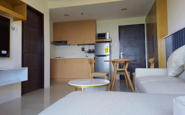 A condo with lake view near Highlands Steakhouse