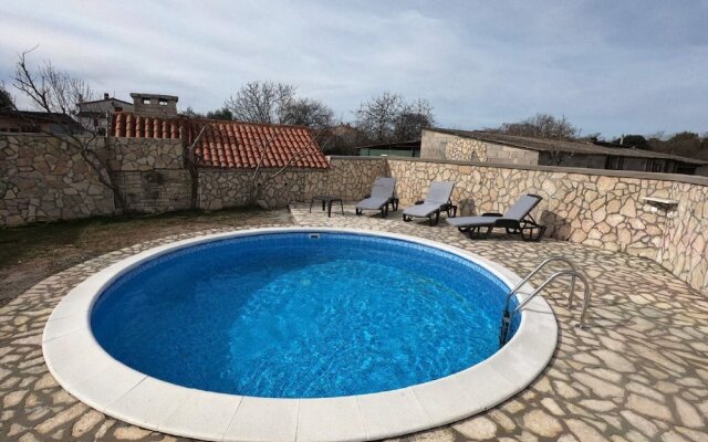 Attractive Holiday Home with Pool, Hot Tub, Patio, Courtyard
