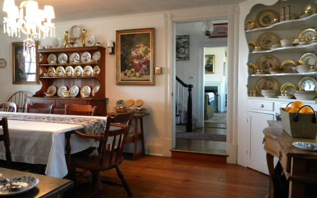 Black Walnut Point Inn