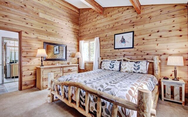 Chalet de Neige by RedAwning