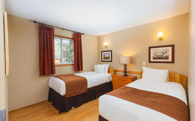 Overlander Mountain Lodge