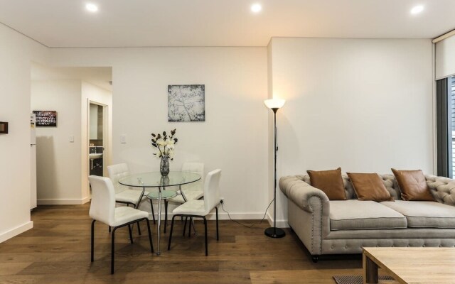 New Bright Apartment In Waterloo