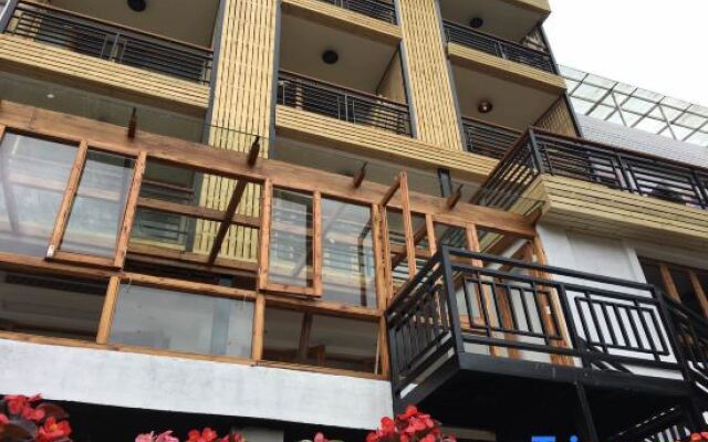 Moshang Huakai Hostel