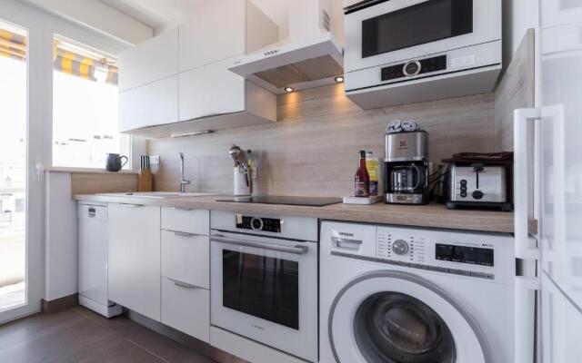 GORGEOUS APT with TERRACE, ELEVATOR, AC, FREE PARKING