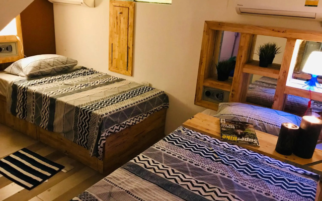 Blu Cabin Ari Stylish Poshtel