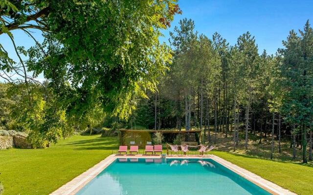 Independent Villa With 12 Beds-villa Aiola