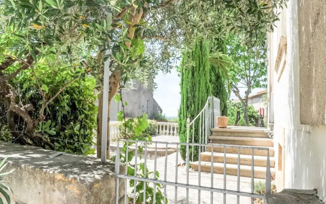 Elegant Holiday Home Near the Canal du Midi