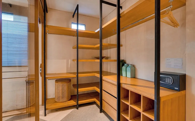 Stylish Canggu Apartment near Berawa Beach