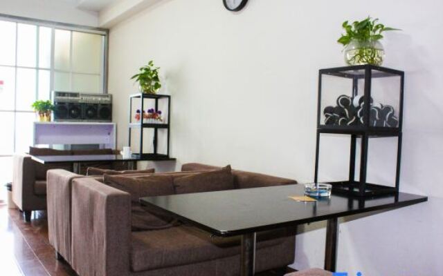 Yiyi Sentiment Apartment Hotel