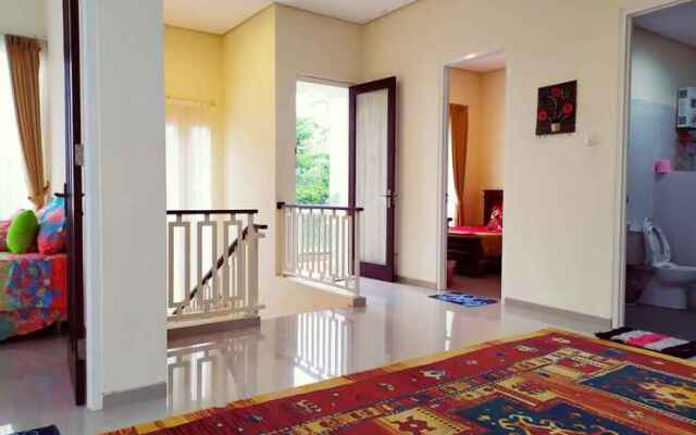 Full House 4 Bedroom at Azka Homestay 2