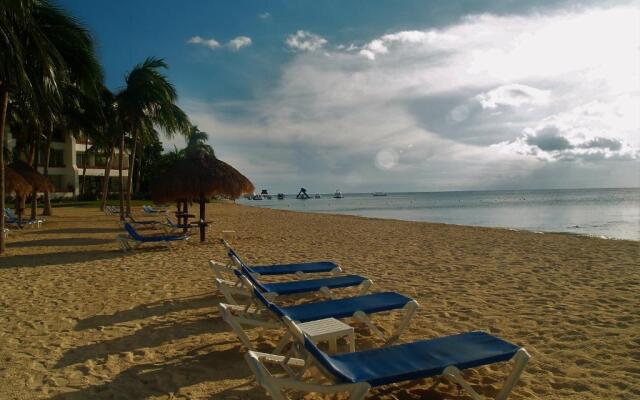 Beachfront Apartment Your Home in Cozumel