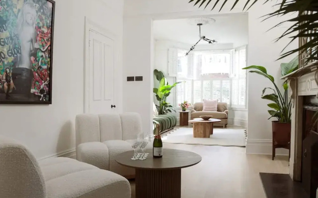 Luxury 5-bedroom Town House in Brook Green Central London