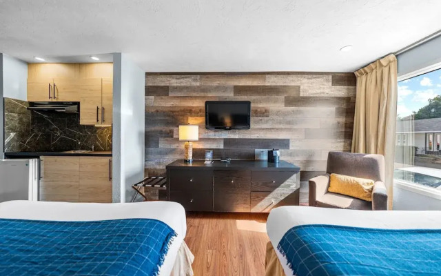 Auberge Shores Inn & Hotel