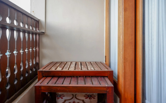RedDoorz Plus near Hartono Mall 2