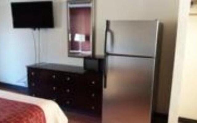 HomeTowne Studios by Red Roof Athens, TN