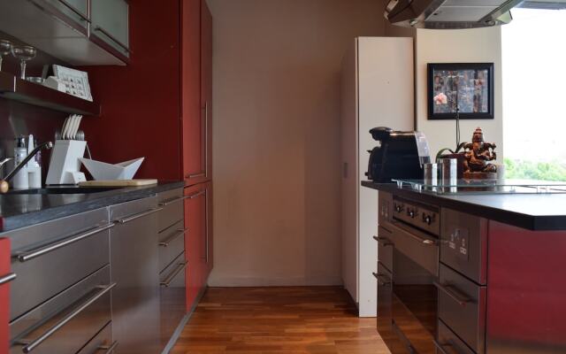 2 Bed Flat in Shoreditch With Balcony